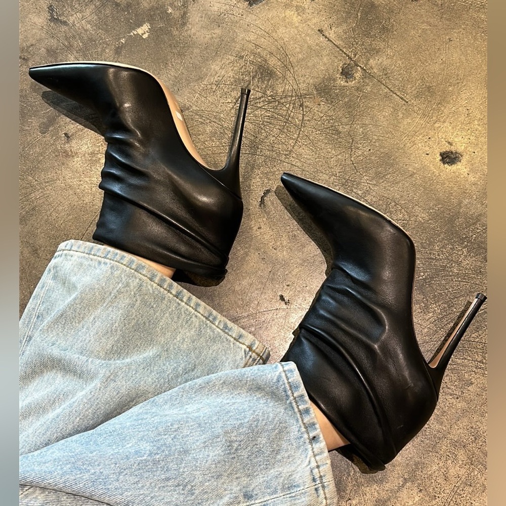 Brand new Gianvito Rossi black leather ruched ankle booties